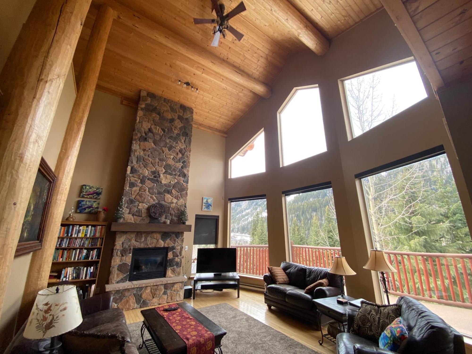 Morrisey Chalet At Sun Peaks Eksteriør bilde