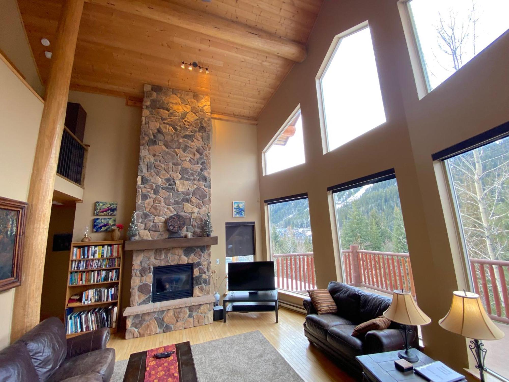 Morrisey Chalet At Sun Peaks Eksteriør bilde