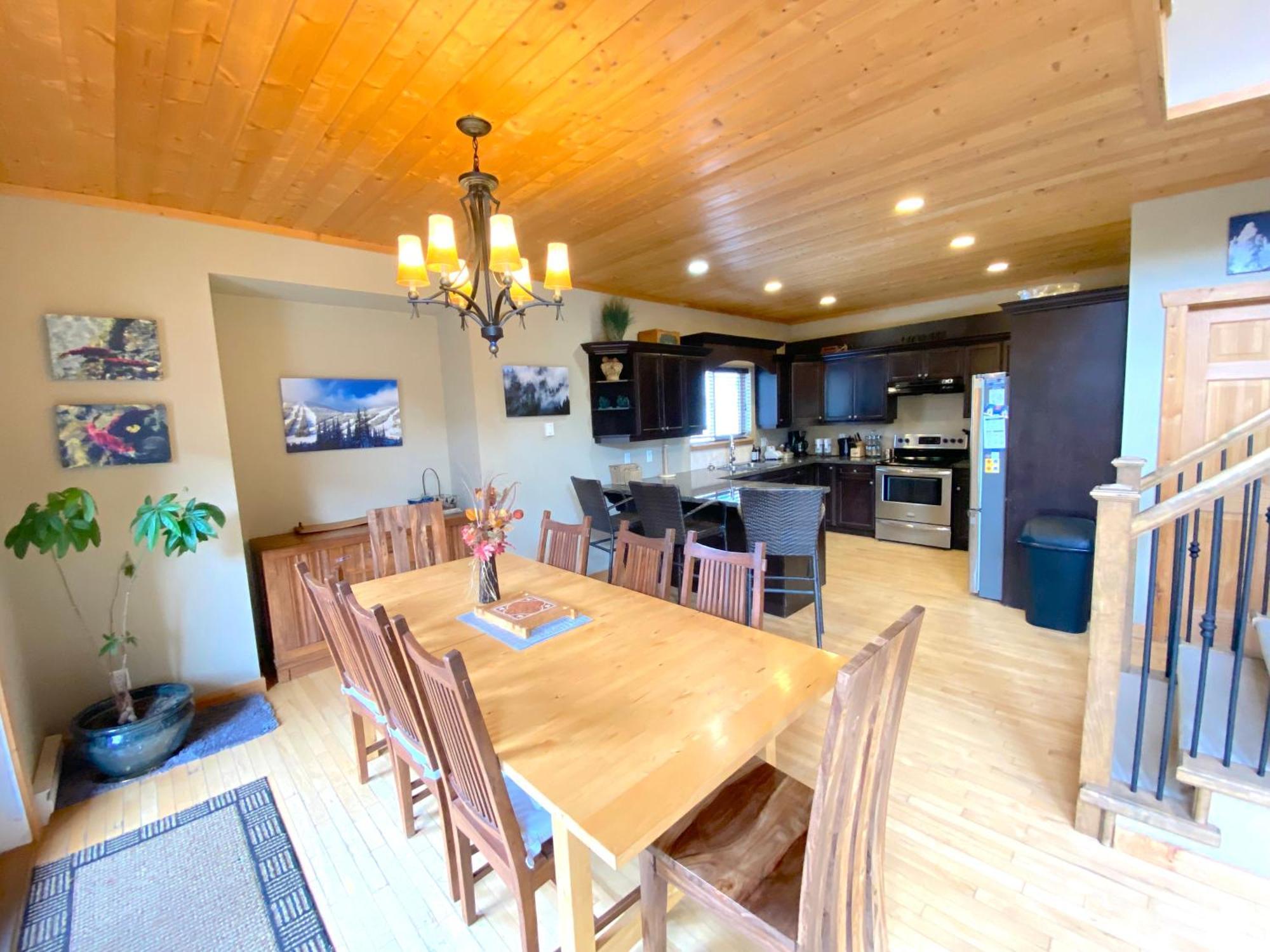 Morrisey Chalet At Sun Peaks Eksteriør bilde